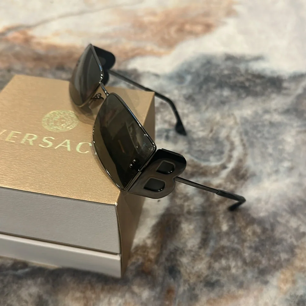 Burberry men’s gray sunglasses 57 mm big B